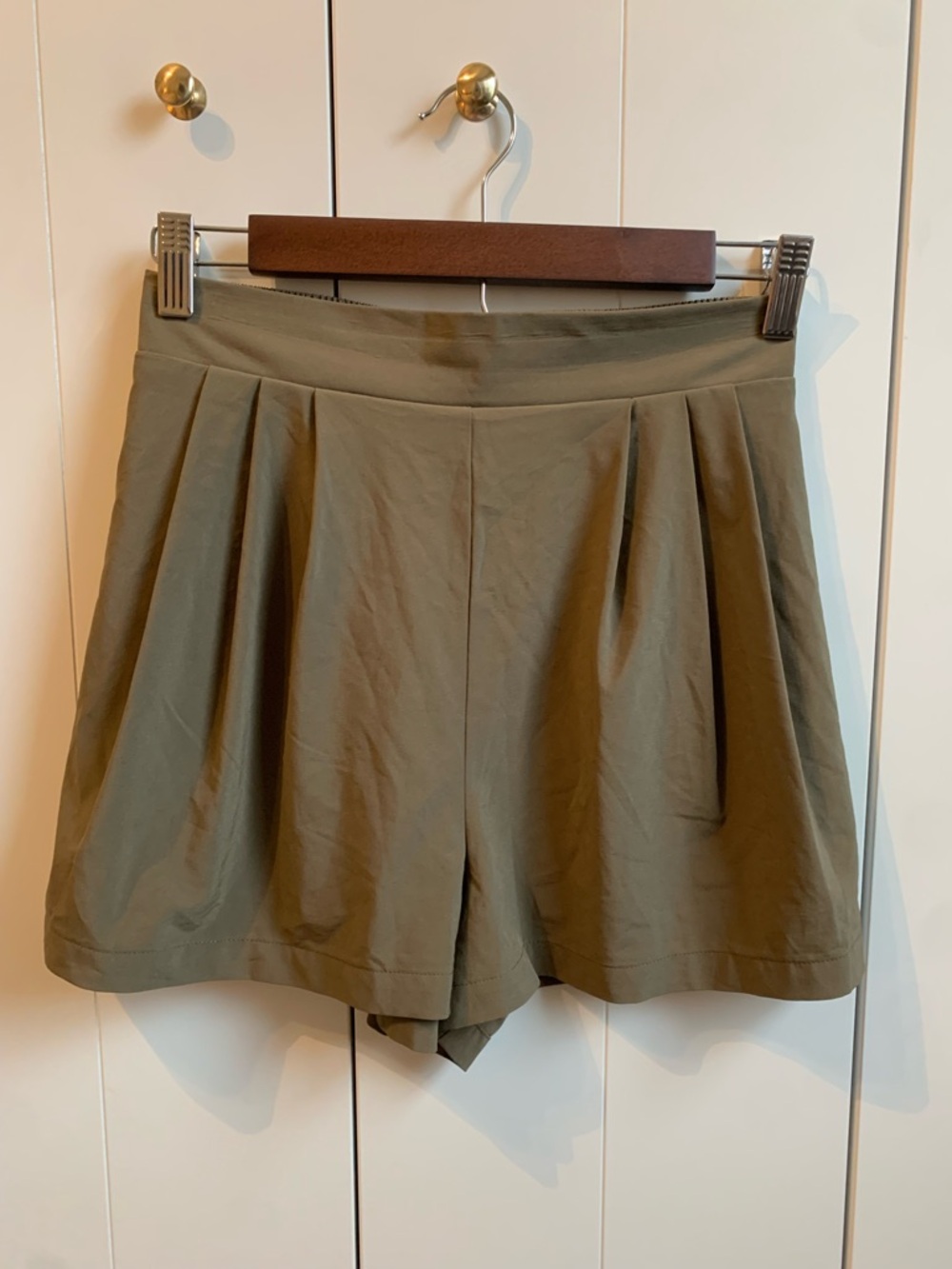 Wayre women’s shift and snap flow shorts green Small